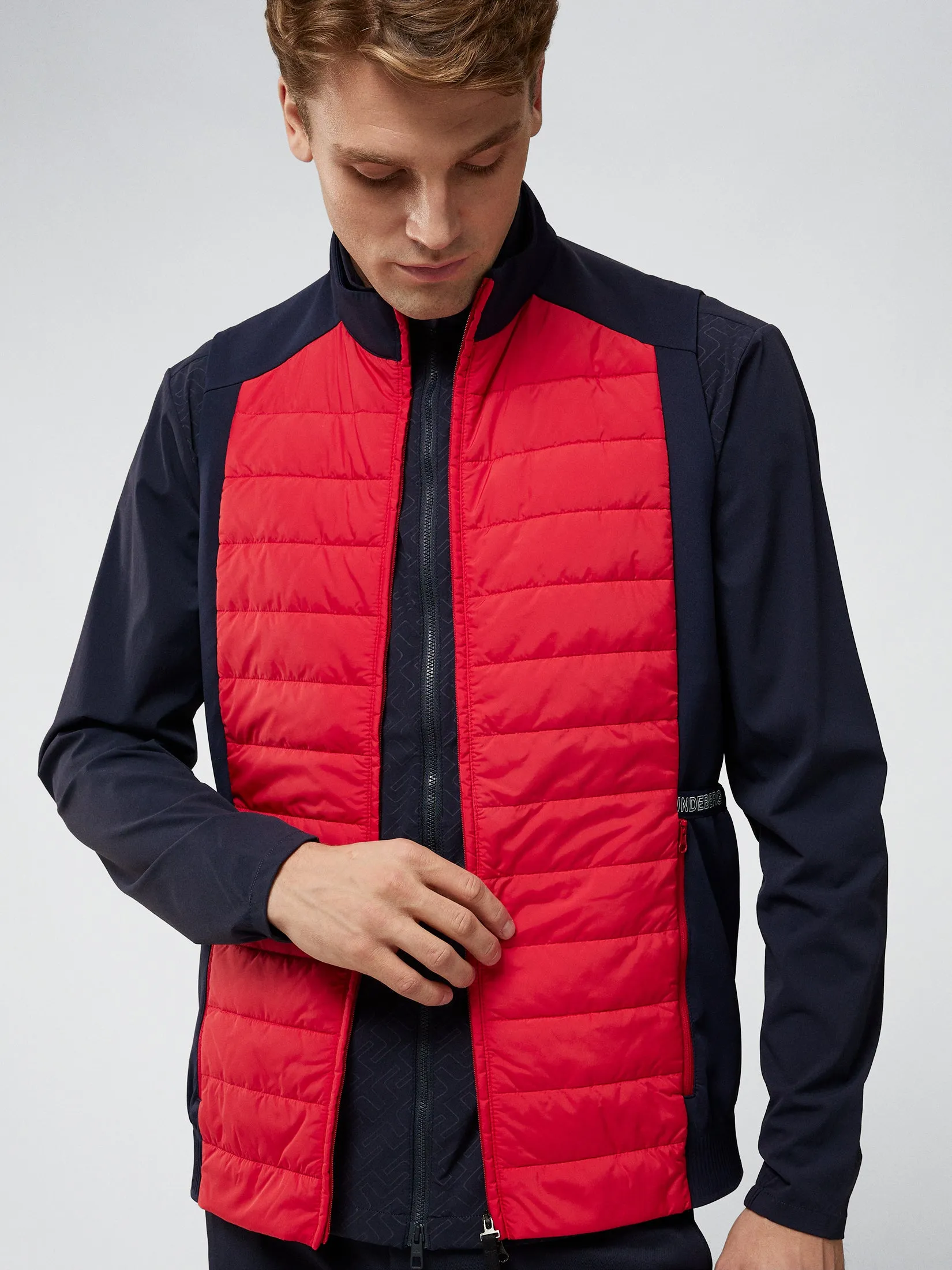 Kenny Hybrid Vest / Barbados Cherry