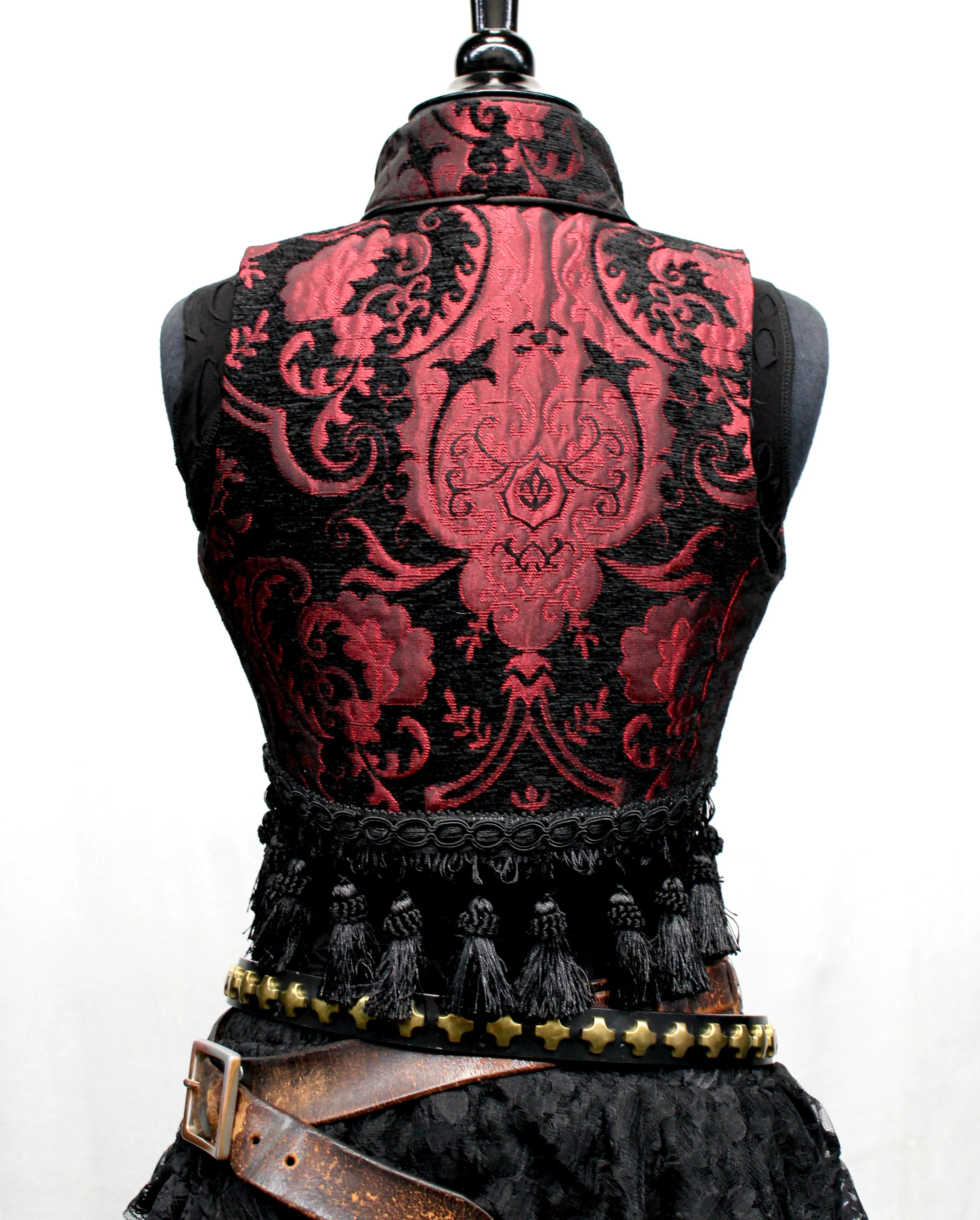 TOREADOR VEST - RED/BLACK TAPESTRY